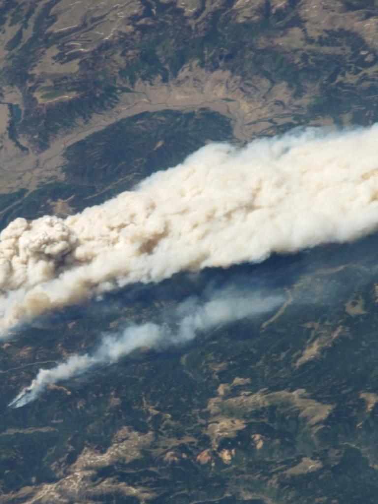 Observing wildfire smoke plumes from space Observing wildfire smoke plumes from space